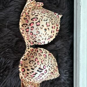 Victoria’s Secret very sexy push up cheetah bra